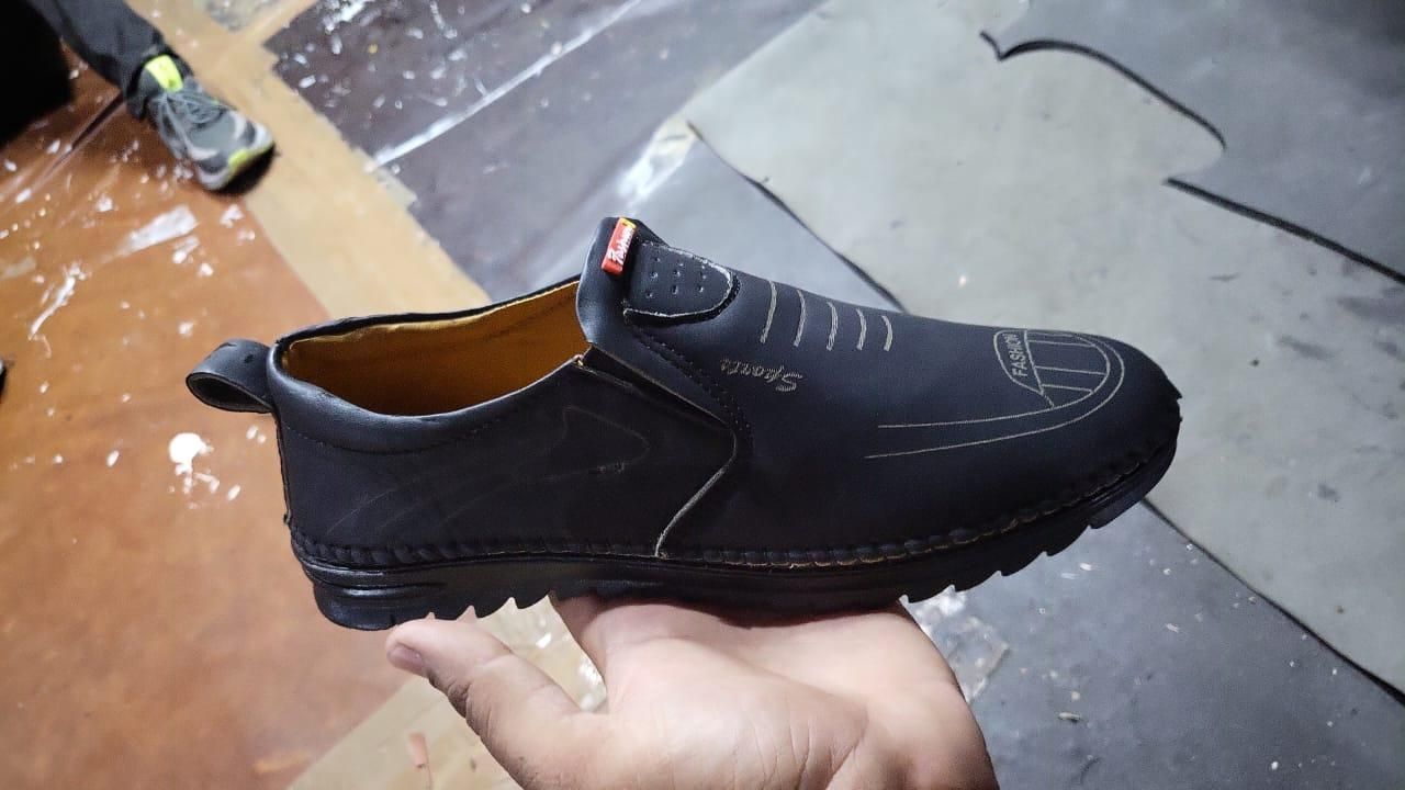 Men Leather Soft Casual Shoes (Black)